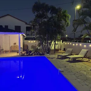 Confort Vue Piscine Couette-café